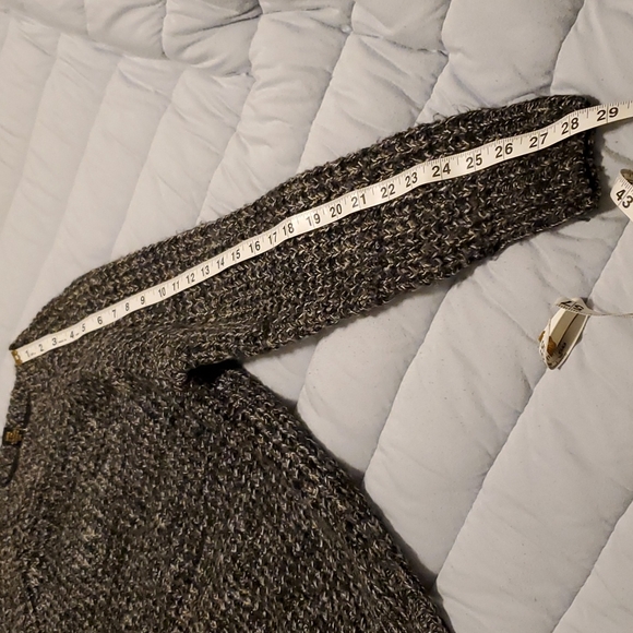 Forever 21 knit grey sweater - Picture 7 of 7